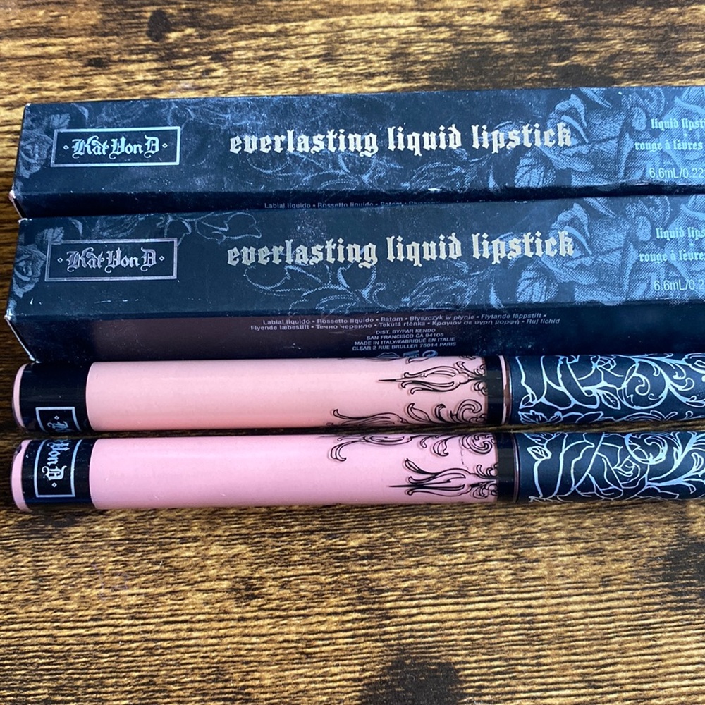 Kat Von D everlasting liquid lipstick in muñeca and noble